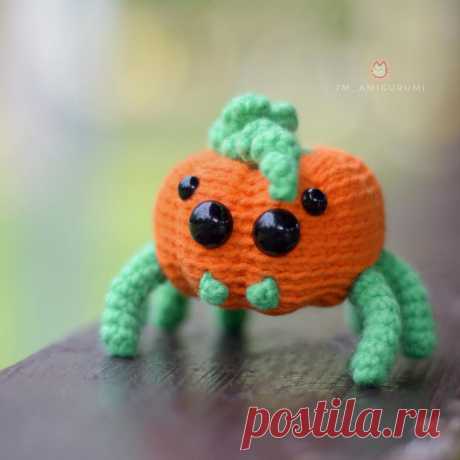 PDF Тыквопаук крючком. FREE crochet pattern; Аmigurumi toy patterns. Амигуруми схемы и описания на русском. Вязаные игрушки и поделки своими руками #amimore - паук, паучок, Хэллоуин.