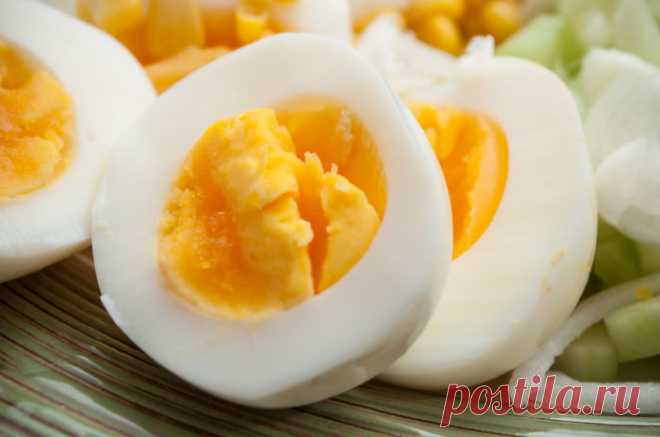 Как сварить куриные яйца без кипячения: выходит вкуснее и полезнее