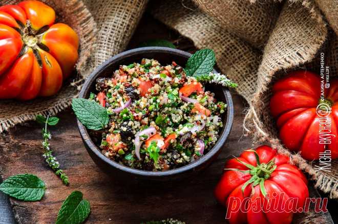 Салат табуле с киноа • Жизнь - вкусная! Кулинарный сайт Галины Артеменко Традиционно салат табуле готовят с кус-кусом, но вариант с киноа - это по-собенному вкусно, насыщенно и ярко. Приготовьте оба и сравните!