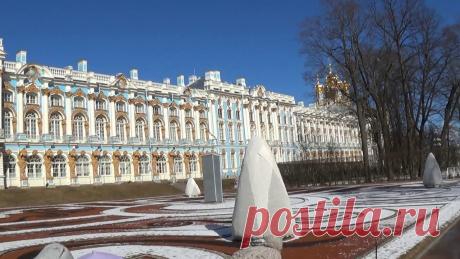 Пушкин Санкт-Петербург. Путешествие по Екатерининскому дворцовому парку Екатерининский парк — парк в составе Государственного музея-заповедника «Царское Село». Находится в городе Пушкин под Санкт-Петербургом, памятник архитектуры...