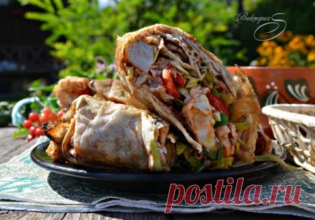 Дачная шаурма, приготовленная на гриле | Foodbook.su Предлагаю вам приготовить дачный вариант шаурмы. Вкусно, сочно, с запахом дымка - замечательный вариант для посиделок на свежем воздухе! Угощайтесь!