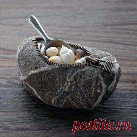 Японский скульптор Hirotoshi Itoh создает необычные скульптуры из камней, пытаясь раскрыть внутренний мир каждого камня.