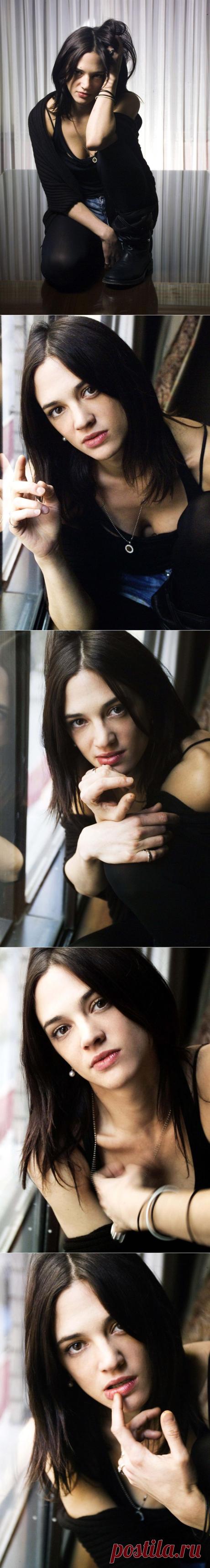 Азия Ардженто (Asia Argento) в фотосессии Фабриса Тромбера (Fabrice Trombert).