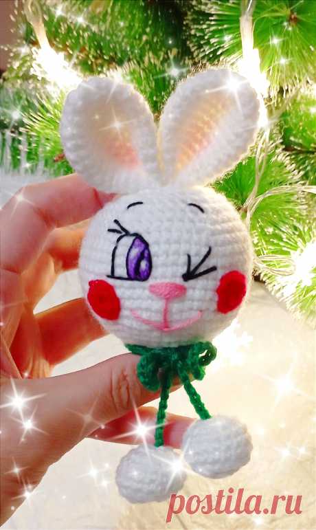 PDF Новогодний Зая-Шарик крючком. FREE crochet pattern; Аmigurumi toy patterns. Амигуруми схемы и описания на русском. Вязаные игрушки и поделки своими руками #amimore - заяц, маленький зайчик, елочное украшение в виде зайки, игрушки на ёлку, ёлочные шары, Новый год.