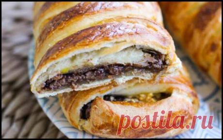 Плитку шоколада завернула в слоеное тесто и запекла в духовке - получилась быстрая вкуснятина к чаю! - Ваши любимые рецепты - медиаплатформа МирТесен Нет ничего вкуснее хрустящего слоистого теста и шоколадной начинки!Сегодня я поделюсь с вами способом приготовления замечательной выпечки к чаю, которую приготовить проще простого! Ингредиенты: Слоеное дрожжевое тесто - 1 упаковка Шоколад - 2 стандартные плитки Желток+1 ст л молока -