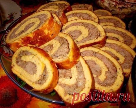 Мясные рулетики — исключительная закуска на праздничный стол 


Вкуснятина, достойная высших похвал!









Ингредиенты:
яйца — 6 шт.;фарш — 0,5 кг;лук — 1 шт.;твёрдый сыр — 400 г;майонез — 250 г;соль;перец;прованские травы
Приготовление:
 
Натереть сыр на те…