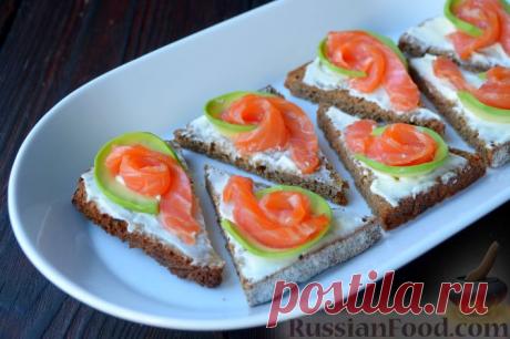 Рецепт: Тартинки с копченым лососем и авокадо на RussianFood.com