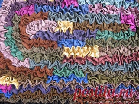 ОРИГИНАЛЬНЫЕ КОВРИКИ ИЗ ЛОСКУТКОВ