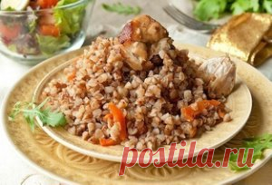 ТОП-9 ВКУСНЕЙШИХ БЛЮД С ГРЕЧКОЙ.
1. Гречка-по купечески
ИНГРЕДИЕНТЫ:
● 300-400 гр. мяса
● 1 стакан гречки
● 1 луковица
● 1 средняя морковь
● 1 маленький зубок чеснока
● 1 лавровый лист
● соль,молотый перец по вкусу
ПРИГОТОВЛЕНИЕ:
Мясо порезать небольшими кубиками,слегка обжарить на сковороде с растительным маслом. 
Затем
 долить не много воды,добавить лавровый лист, и потушить мясо под 
крышкой на маленьком огне до готовности. Гречку перебрать,залить 
кипятком минут на 5,затем воду слить. Отд