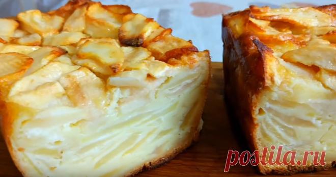 Пирог превзошел шарлотку. При выпечке тесто превращается в крем! Если захотелось чего-то вкусненького к чаю, то не нужно отказывать себе в этом удовольствии. Тем более, вы можете сделать нечто особенное своими руками на своей кухне. И получится не хуже, чем в кондитерской. От этого рецепта в восторге все хозяйки, которые хоть раз пробовали его на практике. Секрет этого пирога – особенное тесто, которое при …