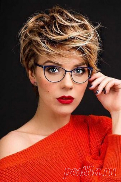 Ультрамодные женские стрижки 2019 - стрижка во французском стиле Главная особенность большинства вариантов французских стрижек — челка. Французские причёски особенно подойдут для тех женщин, которые не хотят расставаться с длинными волосами, при этом есть желание изменить свой внешний вид...