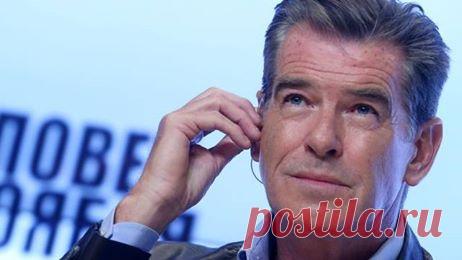 Facebook
Пирс Броснан заявил, что не боится гнева властей США из-за его визита в Россию. Он также добавил, что у ирландцев (Броснан родился в Ирландии) и русских много общего: «Это любовь к земле, к религии, к крепким напиткам».

В Москву голливудский актер приехал представлять свой новый фильм «Человек ноября», который выйдет в прокат 18 сентября.

Фото: Вячеслав Прокофьев, ИТАР-ТАСС