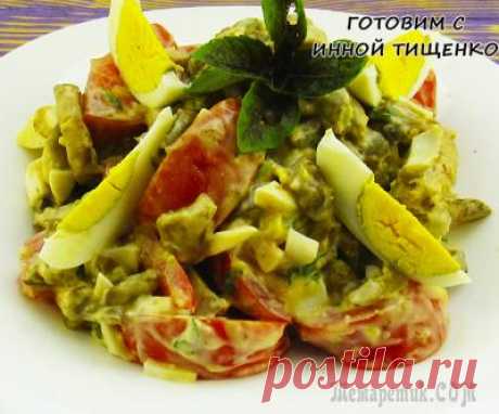 Ну, очень вкусный салат из баклажанов с помидорами