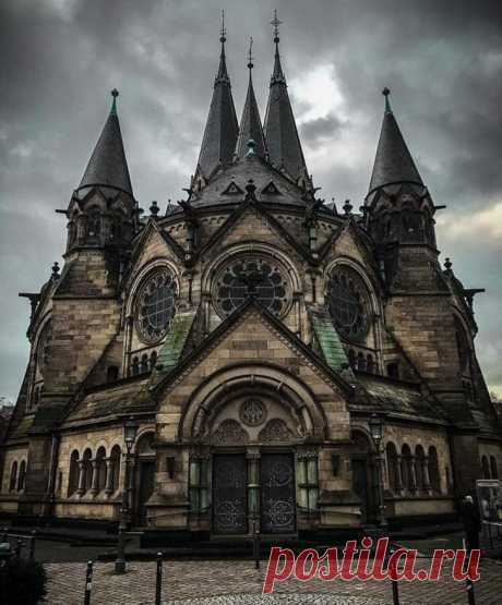 Legendary Scholar The Ringkirche (Ring Church) is a Protestant church in Wiesbaden, the state capital of Hesse, Germany.