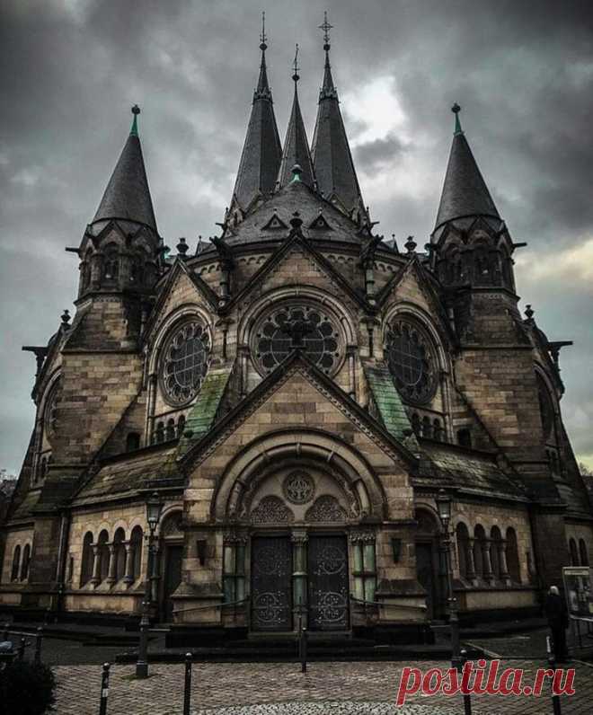 Legendary Scholar The Ringkirche (Ring Church) is a Protestant church in Wiesbaden, the state capital of Hesse, Germany.