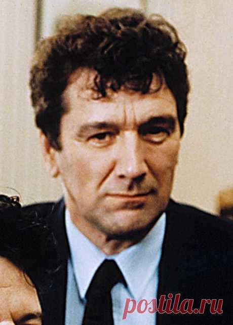 Клайв Расселл
