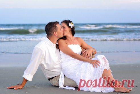 Мужчина проявляется поступками, а проехаться по ушам может каждый.

Cafe del mar – I love you...