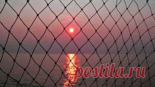 Плетение сети (классический способ) 

https://www.youtube.com/watch?v=Mxx9vrkVrpgисточник
