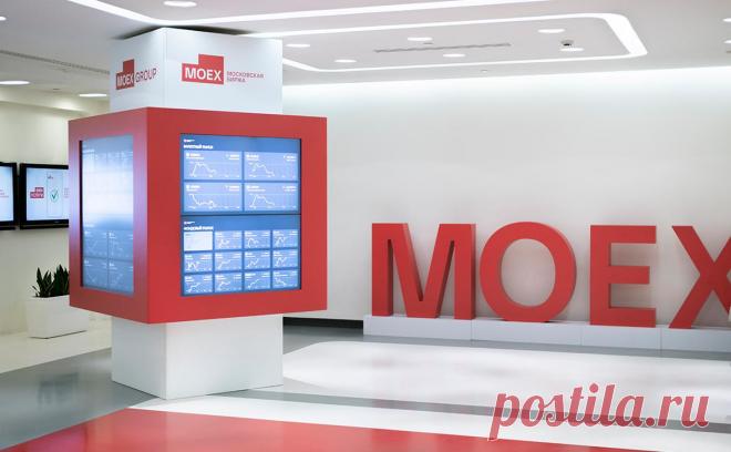 Мосбиржа раскрыла долю иностранцев на торгах валютой. По сравнению с докризисным 2021 годом доля иностранцев на валютном рынке биржи сократилась в четыре раза, следует из презентации топ-менеджера площадки. На остальных рынках биржи доля нерезидентов стала практически нулевой