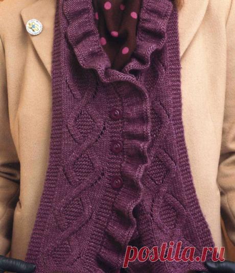 Шарф,манишка..?? Очень красиво и практично.