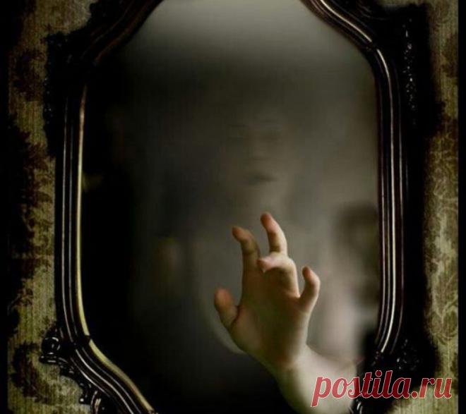 Նա փախչում է անցյալից, բայց միշտ մտածում է նրա մասին… Նա չի հավատում հրաշքներին, բայց շարունակում է ցանկություններ պահել տոներին… Ես ամեն օր նրան հանդիպում եմ հայելում….
◕‿◕ ◕‿◕