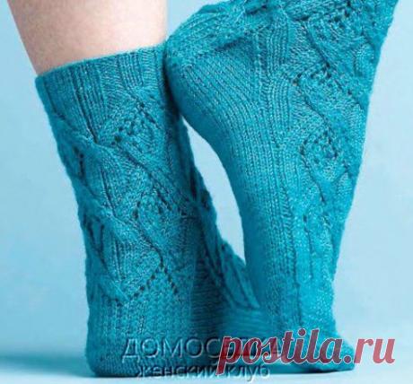 Красивые вязаные носки выполнены спицами плетеными узорами.
https://domosed-ka.ru/krasivyie-noski/

Красивые носки
Красивые вязаные носки выполнены спицами плетеными узорами...Размер 36-38...Чтобы связать носки потребуется: 2 мотка пряжи (100% шерсть; 160 м/50 г); набор чулочных спиц 2.5 мм; 2 вспомогательные спицы; маркеры для петель...Плотность вязания:....