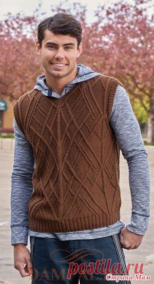 Мужская безрукавка связана рисунком, представляющим картину из пересекающихся рельефных линий. Описание вязания мужской безрукавки переведено из книги Kyle Kunnecke “Urban Knit Collection”.