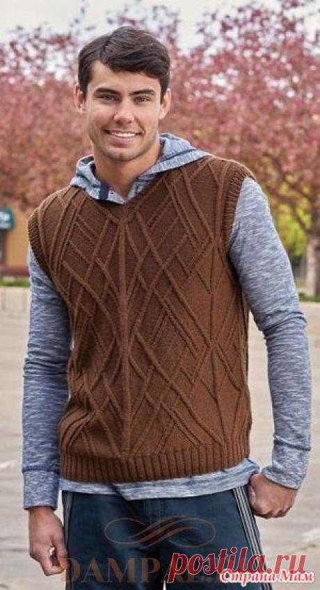 Мужская безрукавка связана рисунком, представляющим картину из пересекающихся рельефных линий. Описание вязания мужской безрукавки переведено из книги Kyle Kunnecke “Urban Knit Collection”.