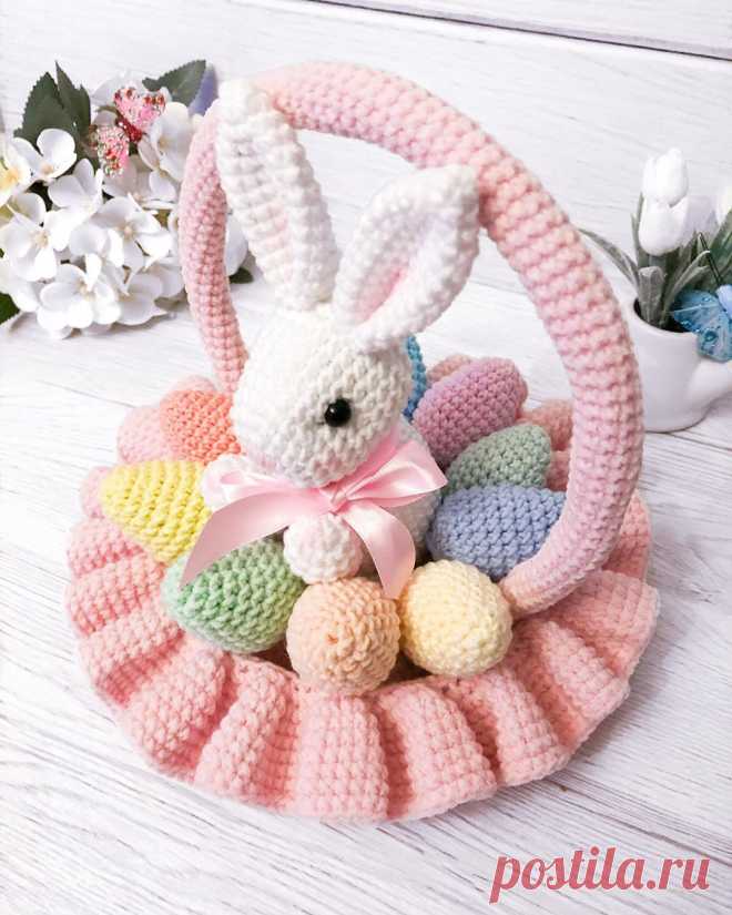 PDF Мастер-класс по вязанию пасхального декора кролика с крашеными яйцами крючком #схемыамигуруми #амигуруми #вязаныеигрушки #вязаныйзаяц #вязаноеяйцо #amigurumipattern #freeamigurumipattern #amigurumi #crochetpattern  #crocheteaster