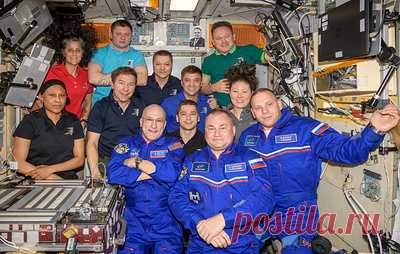 Международный экипаж МКС сделал фото после прибытия корабля "Союз МС-26". На Международную космическую станцию прибыли космонавты Роскосмоса Иван Вагнер, который также является спецкором ТАСС, и Алексей Овчинин, а также астронавт NASA Дональд Петтит