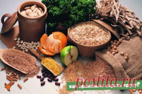 Варим крупы правильно.
1. Рис варится 15–20 минут. Воды нужно брать в 2 раза больше, чем риса. Варить рис нужно в небольшой емкости на маленьком огне.
Очень важно также правильно замачивать рис для отличного результата.
2. Пшено варится 25–35 минут. Пшено перед варкой лучше промыть в теплой воде и варить на слабом огне.
3. Гречка варится 20–25 минут. На один стакан гречки нужно брать 2,5 стакана воды. Варить гречку нужно на слабом огне, не размешивая.
4. Перловка готовится 40 минут — 1,5 час