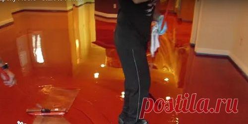 Ребята вылили на пол ведро краски, чем повергли хозяйку в шок. Но она об этом не пожалела!