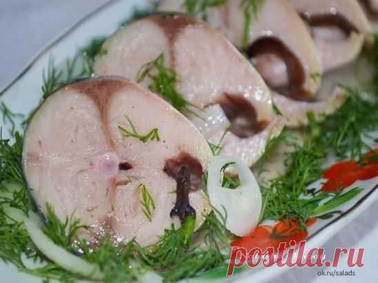 Скумбрия, маринованная в яблочном уксусе с пряностями