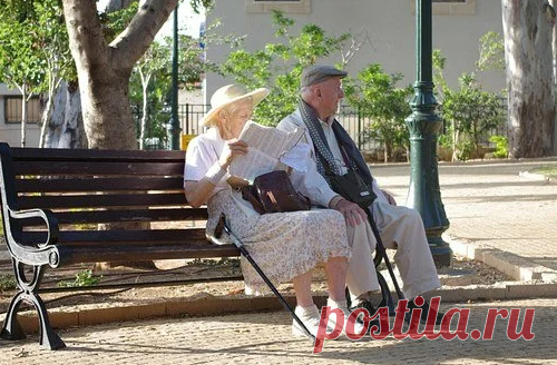 На молчаливый вопрос мамы, парень тоном, не терпящим возражений, сказал: «Это Лида, и она будет моей женой!»

Лида выросла в небольшом провинциальном городке
После окончания средней школы уехала в Ленинград. Поступила в институт и все силы бросила на учебу. Лида не была красавицей, но имела довольно миловидную внешность.

Поклонников у нее не было. Но девушка об этом и не переживала. Все силы бросила на учебу. Училась с усердием и хорошо сдавала все экзамены.
