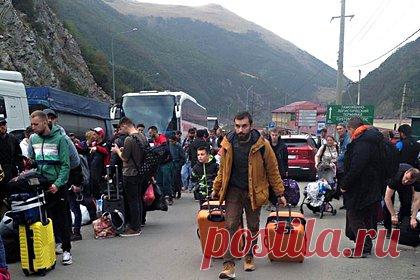 В Госдуме объяснили идею о поправках по налогам для покинувших страну россиян. Замруководителя думской фракции «Единой России» Андрей Исаев рассказал, что разрабатываемые Госдумой поправки предусматривают отмену режима самозанятости для тех, кто покинул страну. Кроме того, они подразумевают повышение налогов для уехавших из России индивидуальных предпринимателей.