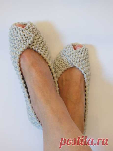 COTTON Womens Slippers - Footwear - Ballet flats - Handmade shoes - Knitted slippers - NenaKnit - Gift Wrapping - NonSlip   Beige non slip womens slippers are knitted from 100% mercerized cotton, ideal for summer, spring, autumn. Slippers are intended to be used indoors and fit like home shoes. Slippers come gift wrapped.  * Elastic strings are pulled through the edges on the top of the slippers to keep them from falling off your feet. * THE SOLES are treated with a non-toxic RUBBER COATING f...