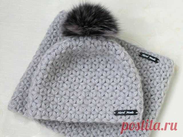 Простая, но эффектная шапочка крючком