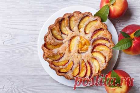 ​Шарлотка с нектаринами