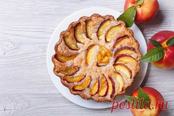 ​Шарлотка с нектаринами