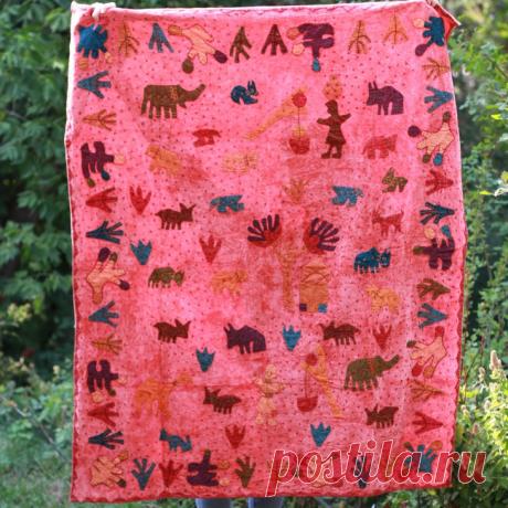 Одеялко с аппликациями в стиле примитивизм