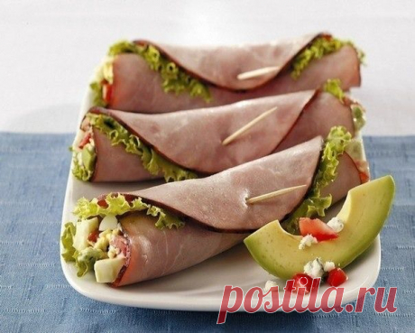 Ветчинные конвертики с салатом