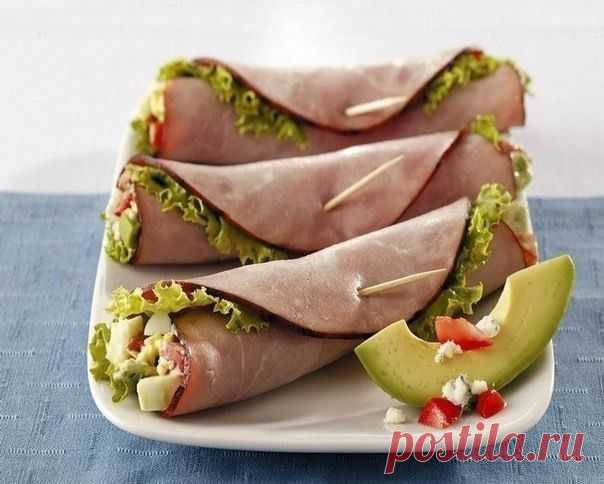 Ветчинные конвертики с салатом