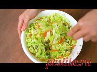 Готовлю каждый день! Мой дежурный салат из капусты! ОЧЕНЬ ВКУСНЫЙ и простой рецепт! Капуста свежая – 300 гОгурец – 1 шт. (150 г)Морковь – 0,5 шт. (70-80 г)Укроп – небольшой пучокУксус 6% - 1 ст.л.Сахар – 1 ч.л. Соль – 0,5 ч.л.Растительное масло – 2 ст.л.1. Мелко нашинковать капусту. Огурец нарезать крупным кубиком, морковь – мелкой соломкой. Мелко резать укроп. 2. Для...
