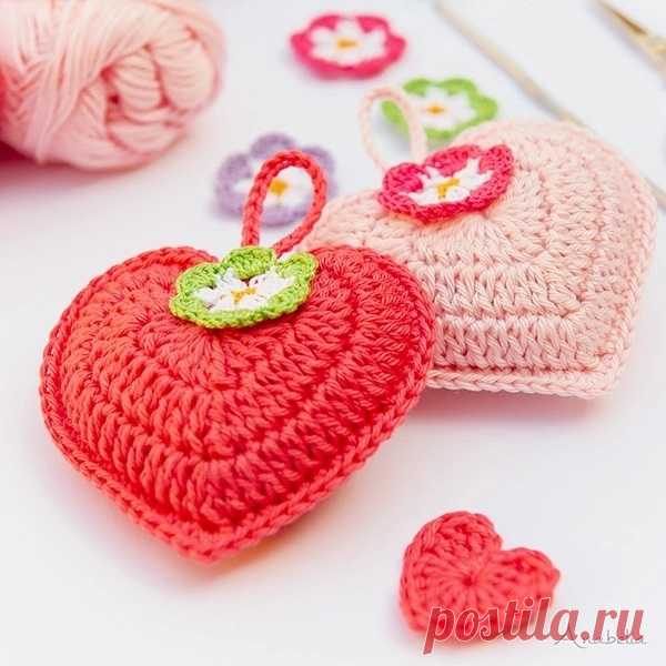 ​Игольницы в виде сердечек Игольницы в виде сердечекЕсли плотно не набивать, то получатся прихватки.