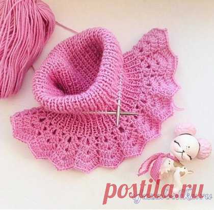 Манишка для девочки спицами и крючком
Схема: https://vjazalochka.ru/vyazanie-dlya-detej/shapochki-sharfiki/manishka-dlya-devochki-spicami-i-kryuchkom