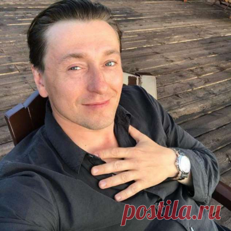 Сплошное очарование! Сергей Безруков показал, как его дети играют в бассейне . Милая Я