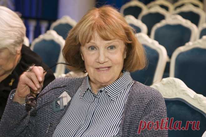 Актриса Ольга Яковлева заявила, что лечится дома и в больнице. В СМИ появились сообщения о госпитализации артистки с приступами боли и кашлем.