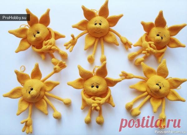 Вязаное солнышко. МК Ксении Григорьевой | Вязаные игрушки. Мастер-классы, схемы, описание. КА — кольцо амигурумивп — воздушная петлясбн — столбик без накидаПссн — полустолбик с накидомСсн — столбик с накидомПр — прибавка (в один сбн провязываем два сбн)Уб — убавка (два сбн провязываем вместе) я использую невидимую Уб (два сбн провязываю...