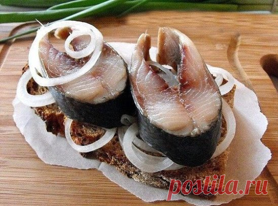 ОЧЕНЬ ВКУСНАЯ СЛАБОСОЛЁНАЯ СЕЛЬДЬ С ГОРЧИЦЕЙ!!!
Ингредиенты :
1 литр воды,
соль 6 ст. л.
сахар 3 ст. л.
растительное масло 2 ст. л.
сухая горчица 1 ч. л. с горкой
французская зерновая горчица (факультативно)
перец горошком
лавровый лист 3 шт.
гвоздика 4 шт.