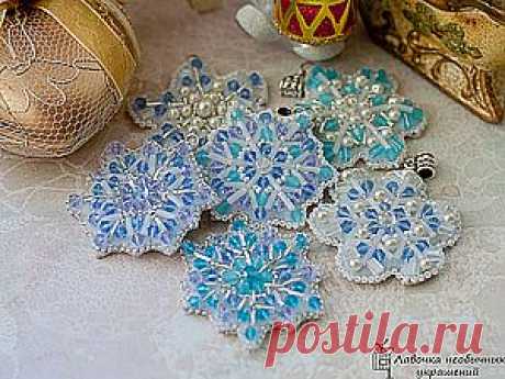Кулон Снежинка, вышитая бисером - Ярмарка Мастеров - ручная работа, handmade